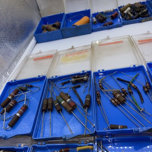 Vintage Carbon Comp Resistors Capacitors Electronics Mixed Lot in Storage Cases - Picture 5 of 16